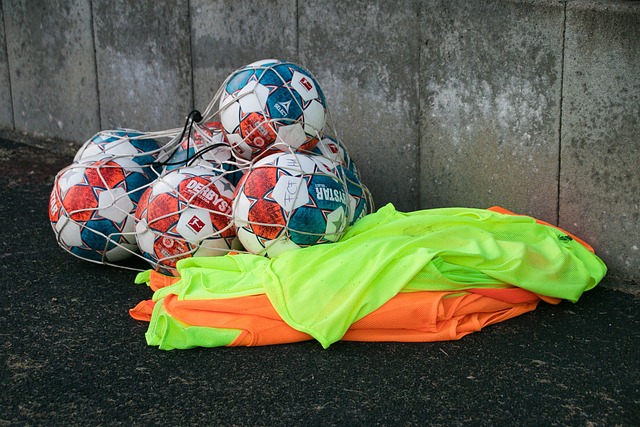 现出强烈的 现出强烈的